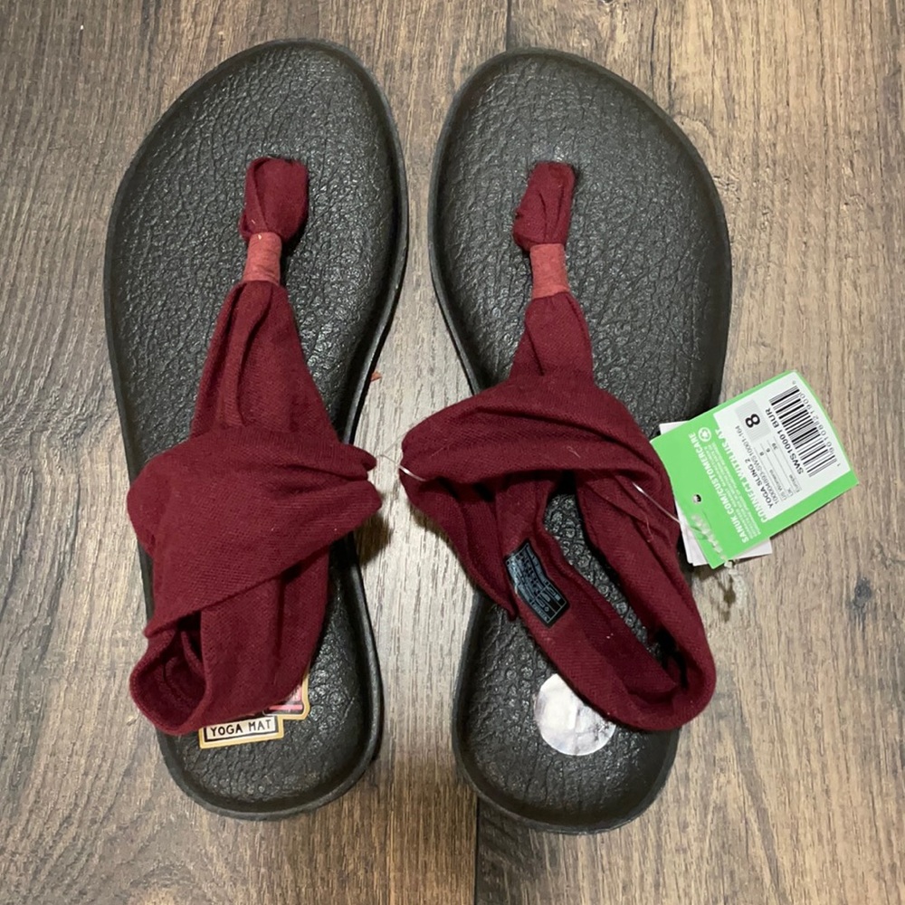Sanuk yoga mat sling 2 sz 8 burgundy sandals